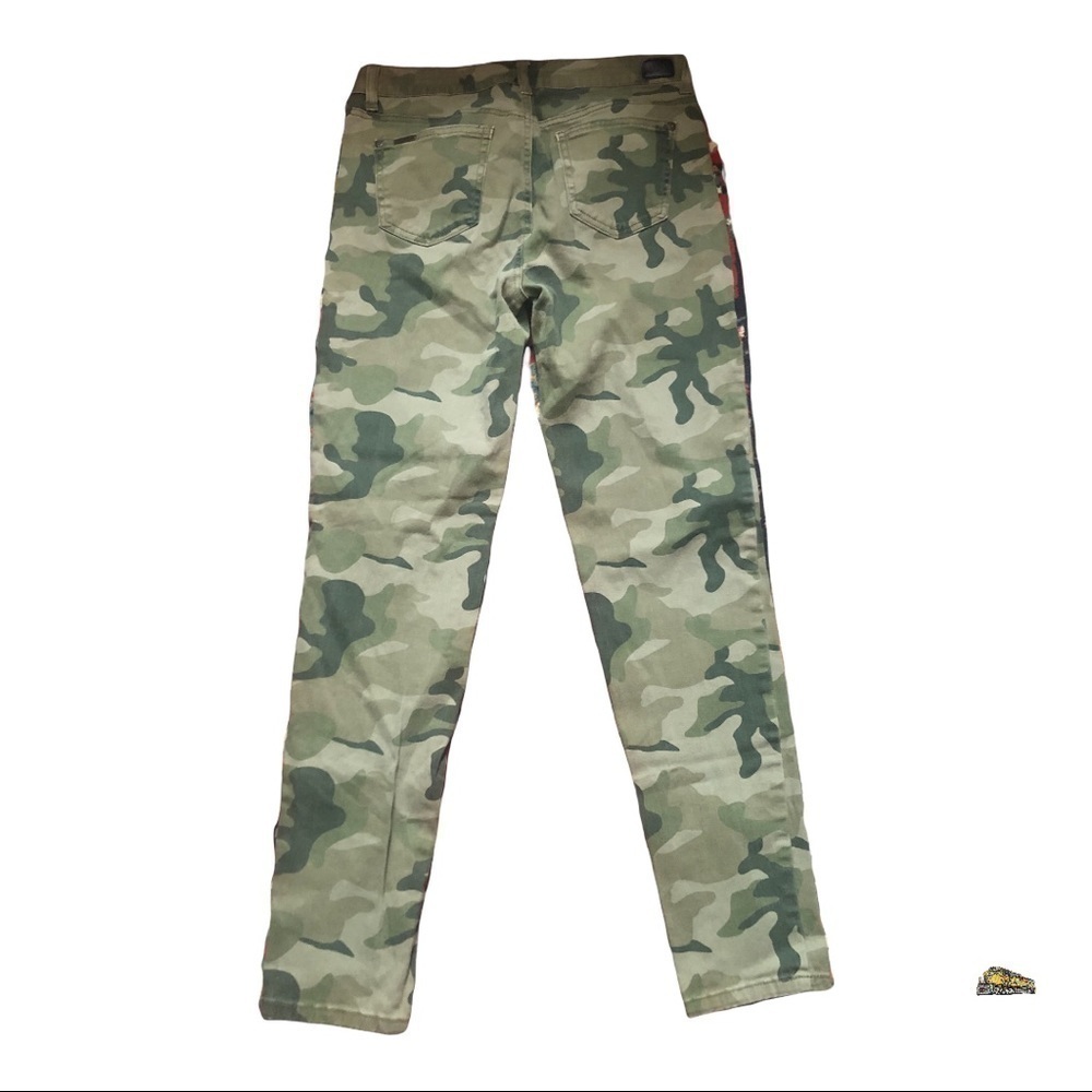 Womens Celebrity Pink Duffel Green Camo Pants 11/30